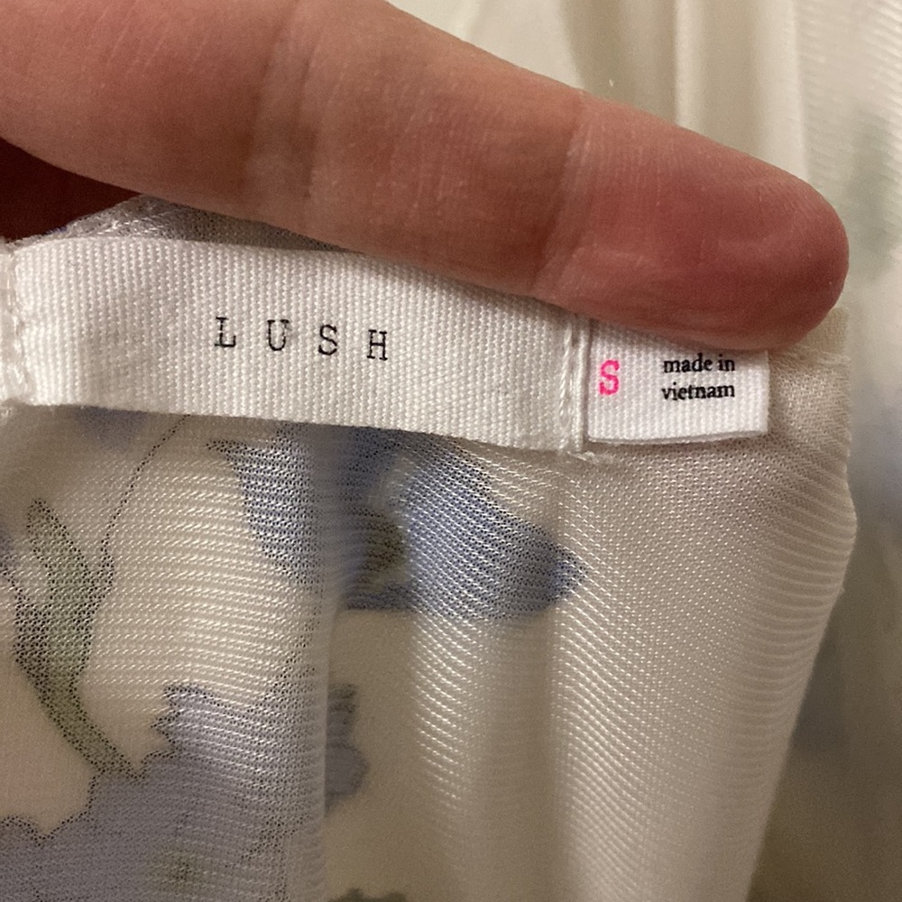 Only Worn Once! Spring Time Staple! - image 4